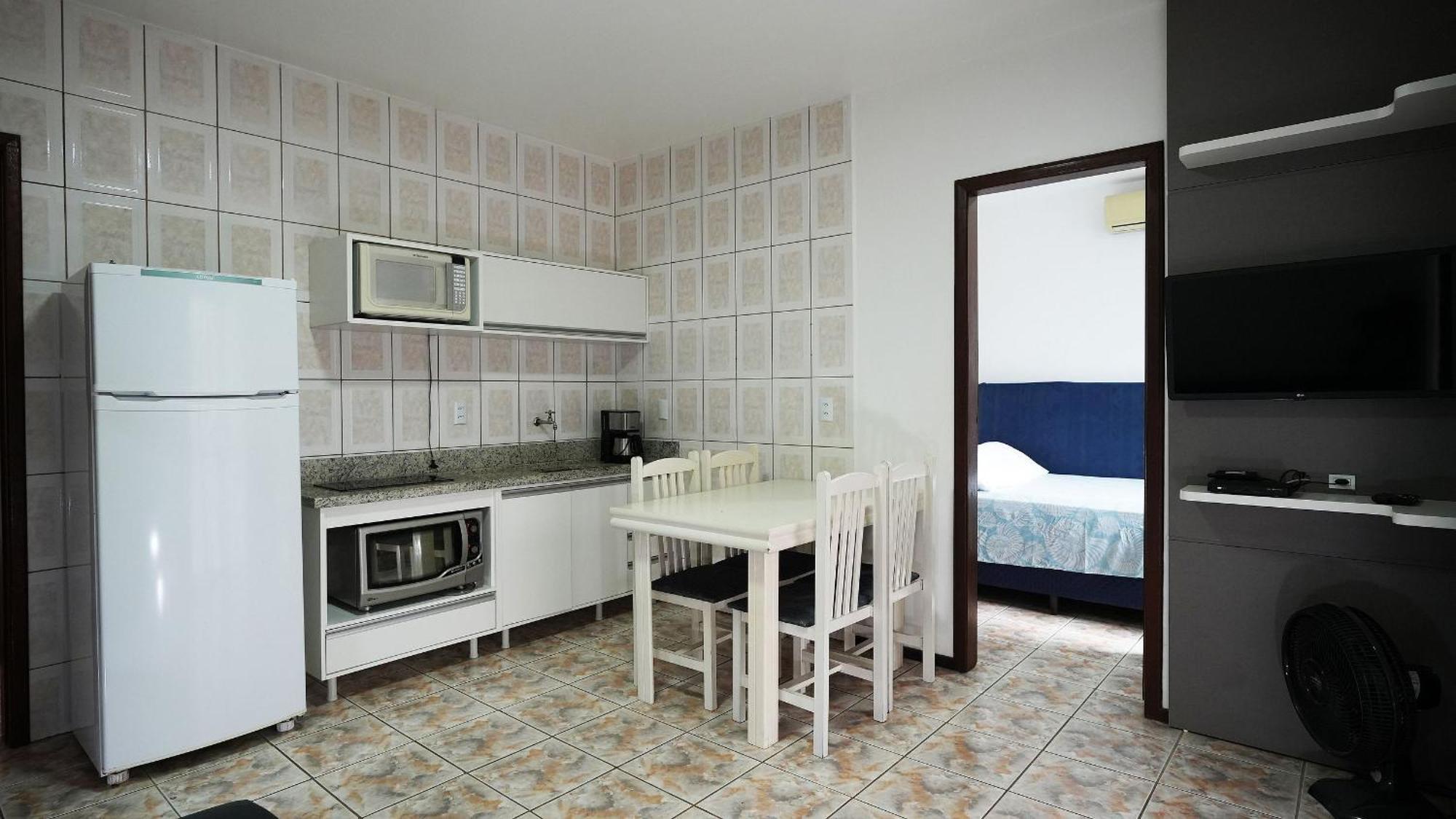 Residencial Adolfo - Mestre Naro 봄비나스 외부 사진