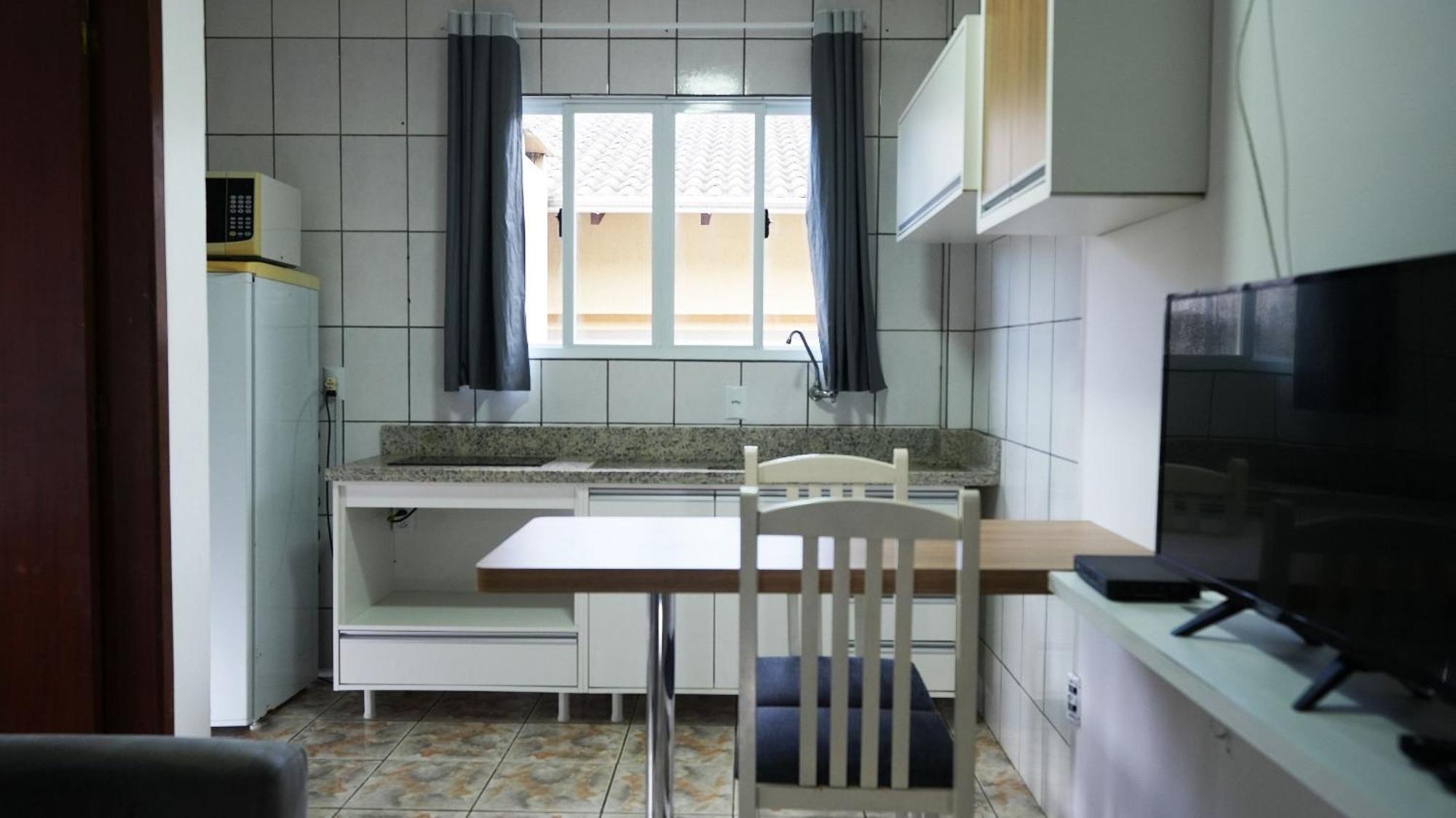 Residencial Adolfo - Mestre Naro 봄비나스 외부 사진
